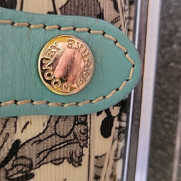 Dooney & Bourke Disney collab very rare wristlet, black & white newspaper print - Picture 2 of 8